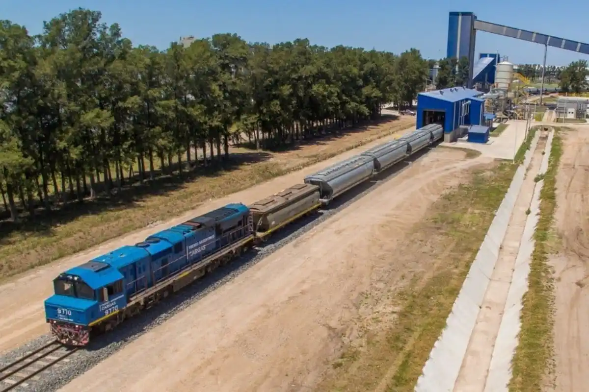El Belgrano Cargas ya opera dentro de las terminales de Timbúes.