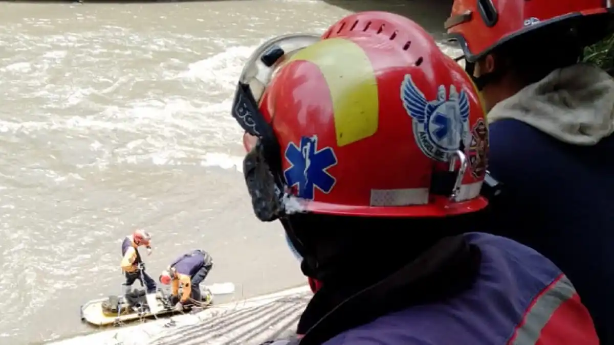 ¡ENVUELTO EN UNA ALFOMBRA Y EN EL RÍO GUAIRE! Rescatan cuerpo de una mujer en Las Mercedes