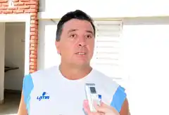 Motochorros le arrebataron la cartera a la esposa  de un conocido guía de turismo 