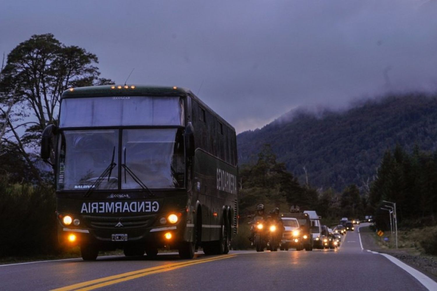 Con un corte de la ruta 40 se inició un operativo del Comando Unificado en Villa Mascardi