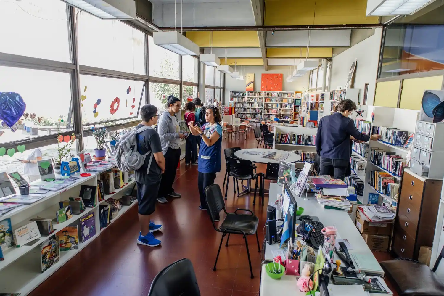 El cronograma incluye clubes de lectura, muestras de arte, presentaciones de libros, rondas literarias y proyecciones cinematográficas.