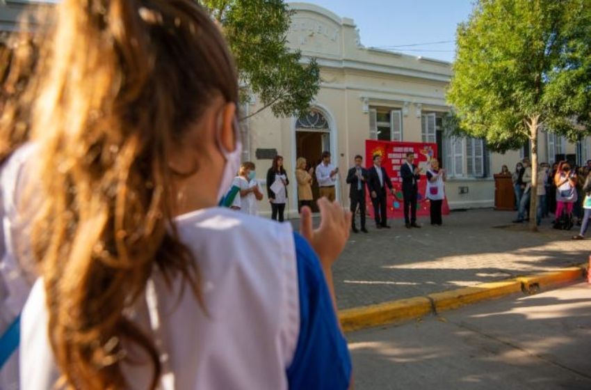 Se trata de la Escuela De Educación Primaria Nº21 "Dr. Roque Saenz Peña", la Escuela Primaria N°51 San Francisco y la Escuela De Educación Primaria Nº56 "Juan B. Justo".