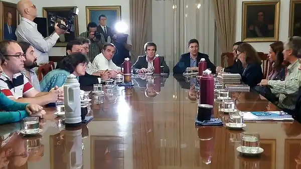 Ofrecieron un 23,5% a los docentes y la paritaria continúa sin cerrar 