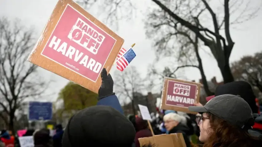 ¡SUEÑOS DESTROZADOS! Millones de estudiantes extranjeros viven aterrados por políticas de TRUMP en su contra