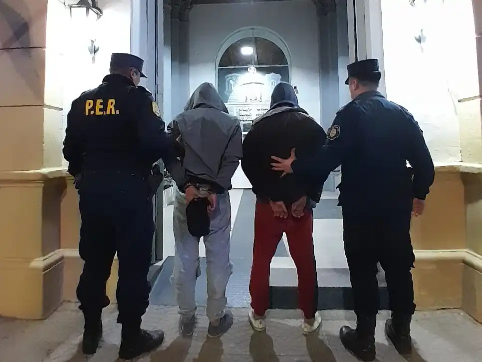 Durante un allanamiento secuestraron elementos y detuvieron a tres personas por resistencia a la autoridad