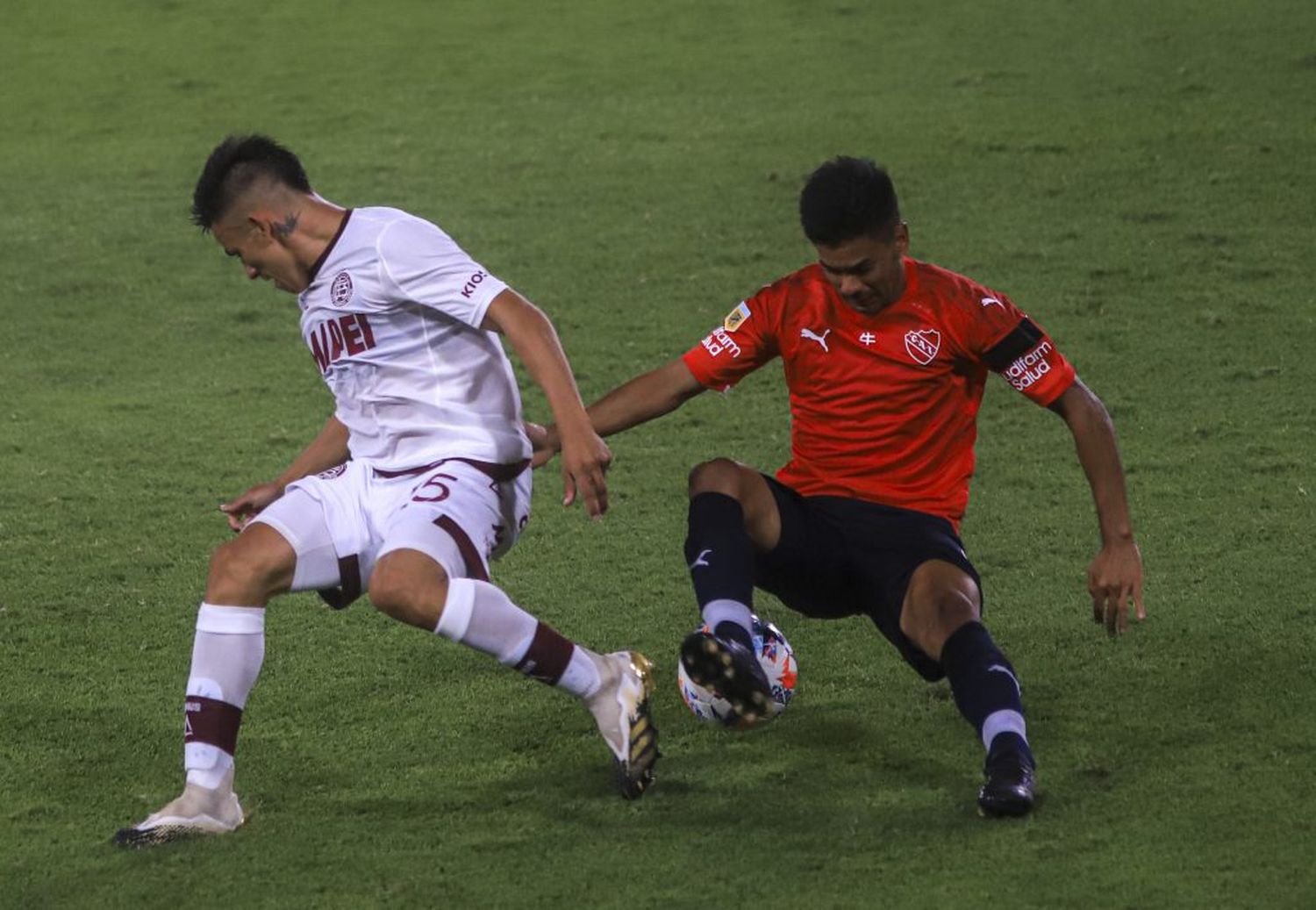 Lanús fue superior a un pálido Independiente