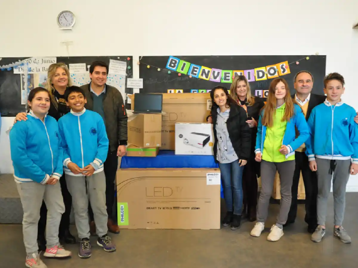 Entregaron equipamiento para las escuelas Proa