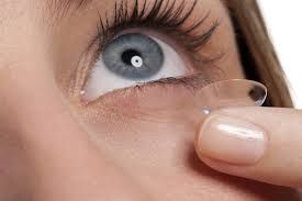 Inventan lentes de contacto que retrasan el avance de la miopía