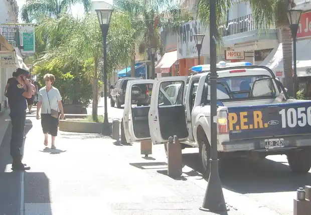 Asaltan a mano armada a un comerciante y se llevan dinero y joyas