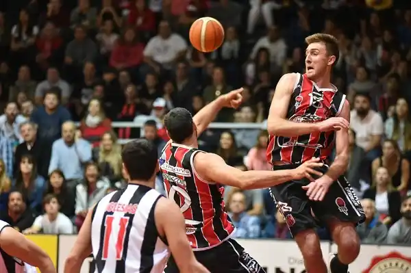 Central pasó por encima a Club Bell y se puso dos juegos arriba 