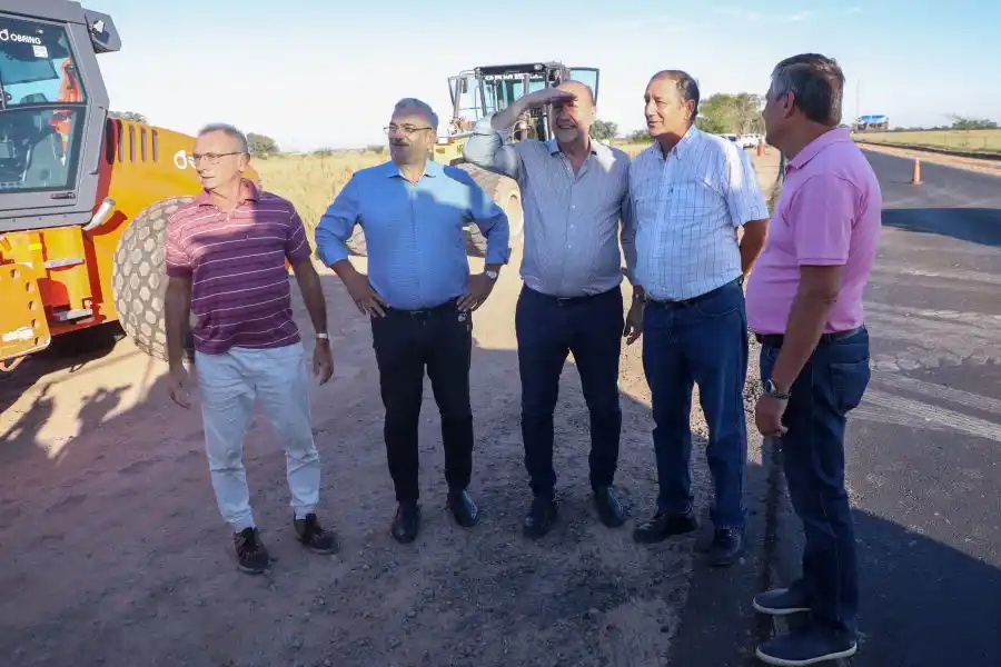 El gobernador señaló la importancia de los trabajos de ampliación de carriles para disminuir el riesgo de accidentes en la ruta 70