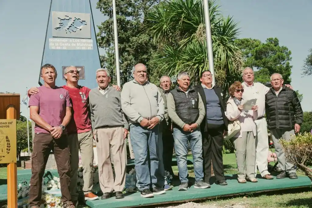 En la Plaza Islas Malvinas, Van Waarde destacó que “cada vez somos más”