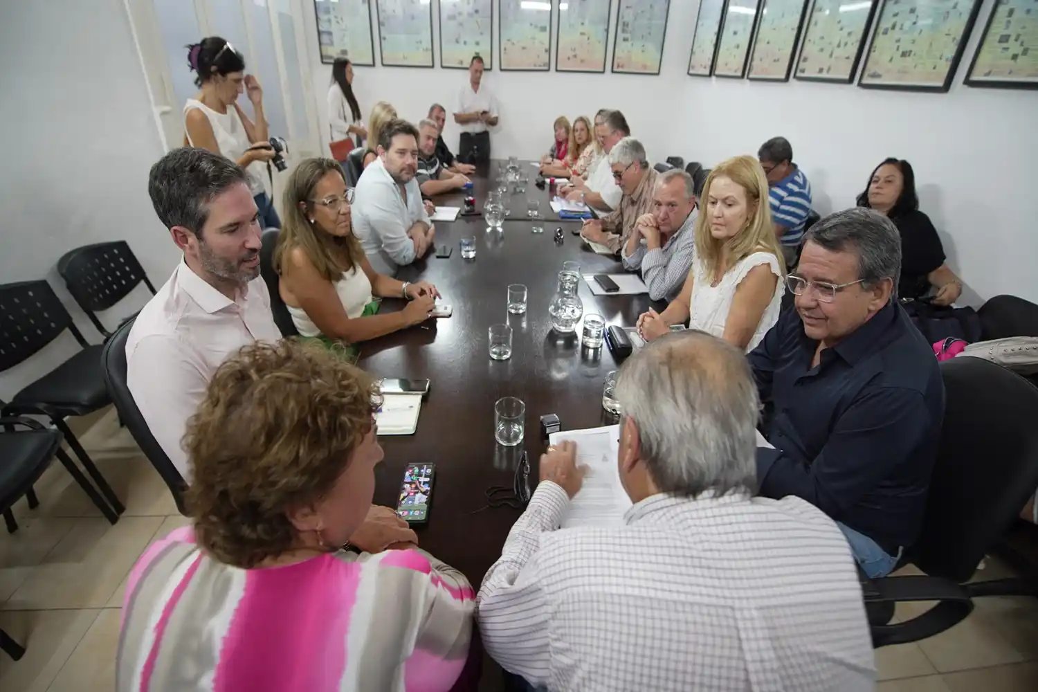 El gobierno y los gremios llegaron a un acuerdo salarial y el lunes comenzarán las clases