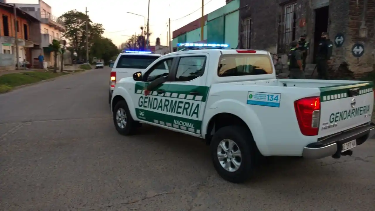 Cocaína, marihuana, dinero y un detenido en dos allanamientos de Gendarmería