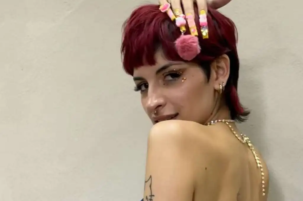 Cazzu sorprendió en las redes con un look muy provocativo