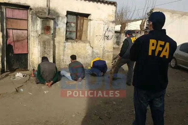 La Policía Federal allanó una casa y hay tres hombres detenidos
