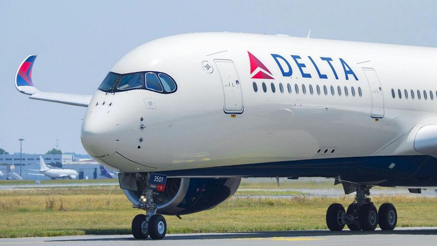 Delta premia el trabajo de sus empleados durante la pandemia con dos vuelos gratis