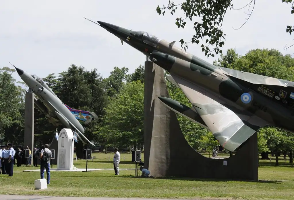 Fuerza Aérea Argentina compartió video del monumento "Guardianes de los 55" en Tandil