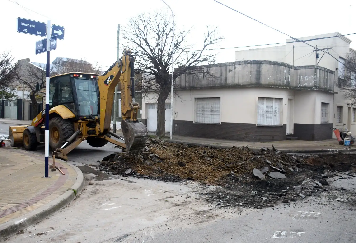 Comenzó la reconstrucción de la calzada en Alsina entre Av. Marconi y Mitre