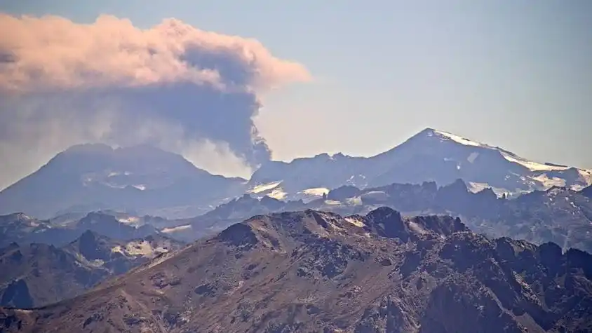 Mendoza: detectan actividad en el volcán Peteroa