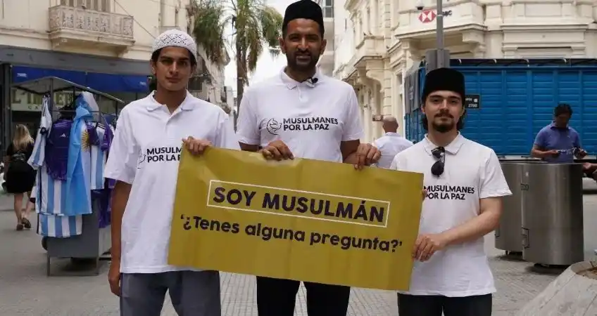 Video: “Soy musulmán, ¿tenés alguna pregunta?”, un experimento social en la peatonal santafesina