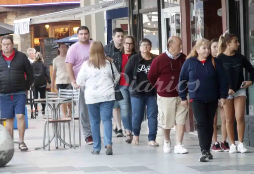 Comenzó el fin de semana “extra” largo con la llegada de los primeros turistas