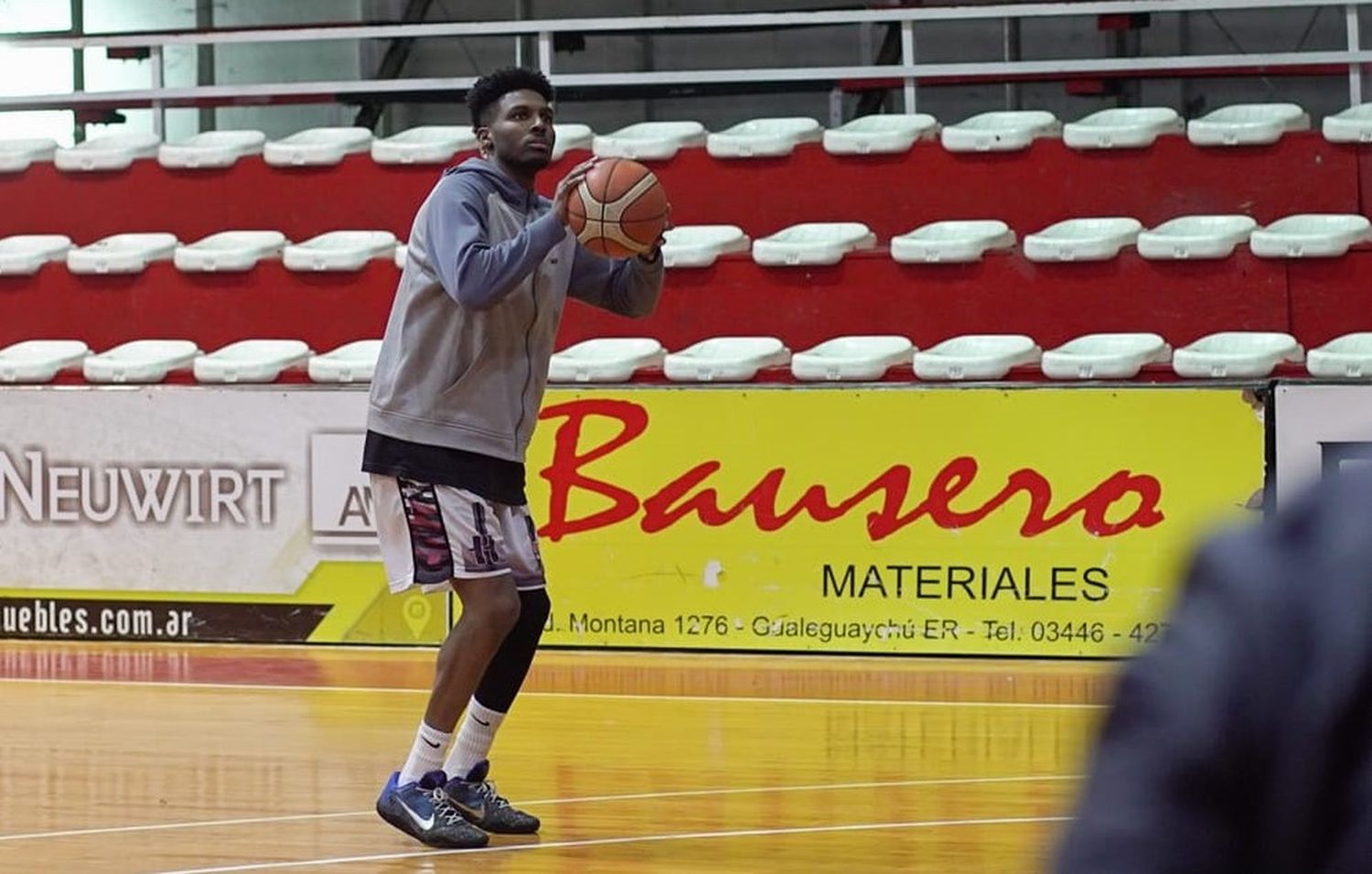 Josh Davenport se sumó a Central y entrenó con sus nuevos compañeros