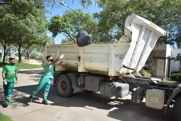 Recolección de residuos de patio en el sector 4