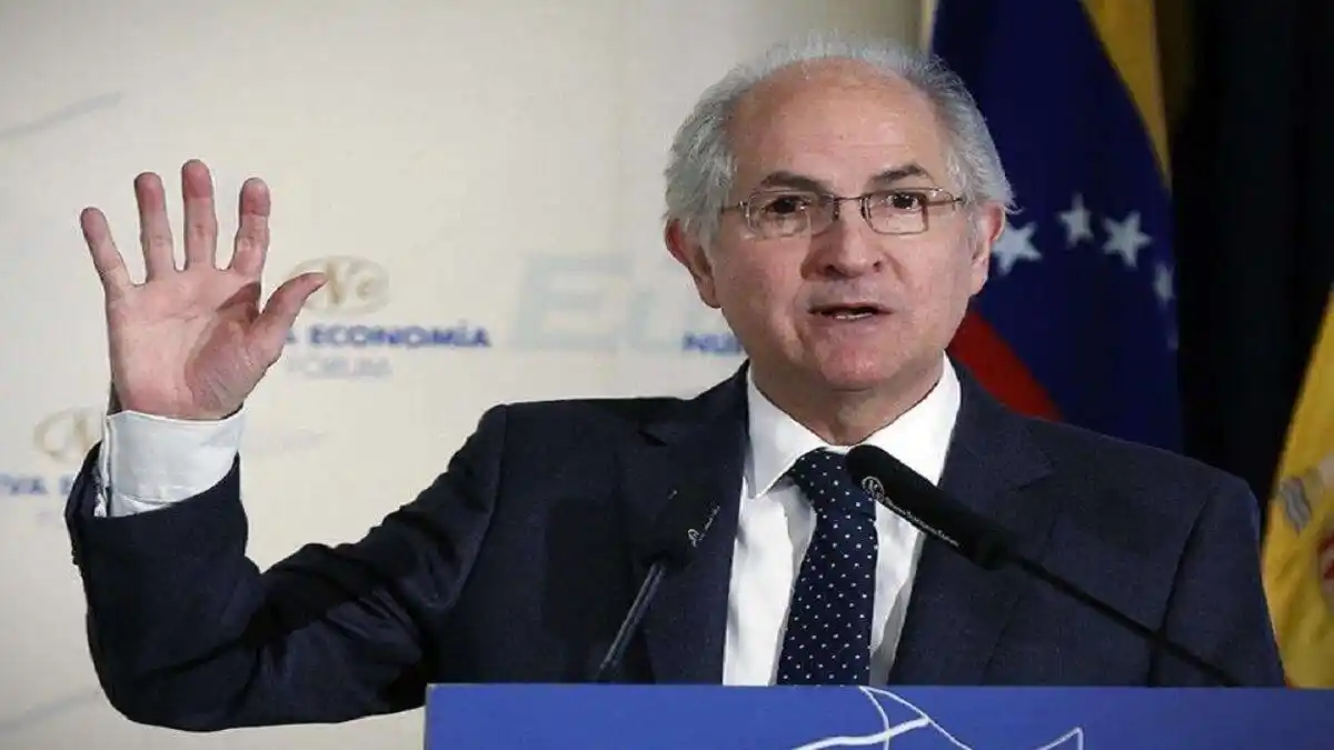 “SE ME IMPUTAN DELITOS DE NATURALEZA POLÍTICA»: Antonio Ledezma acude a la Audiencia Nacional de España