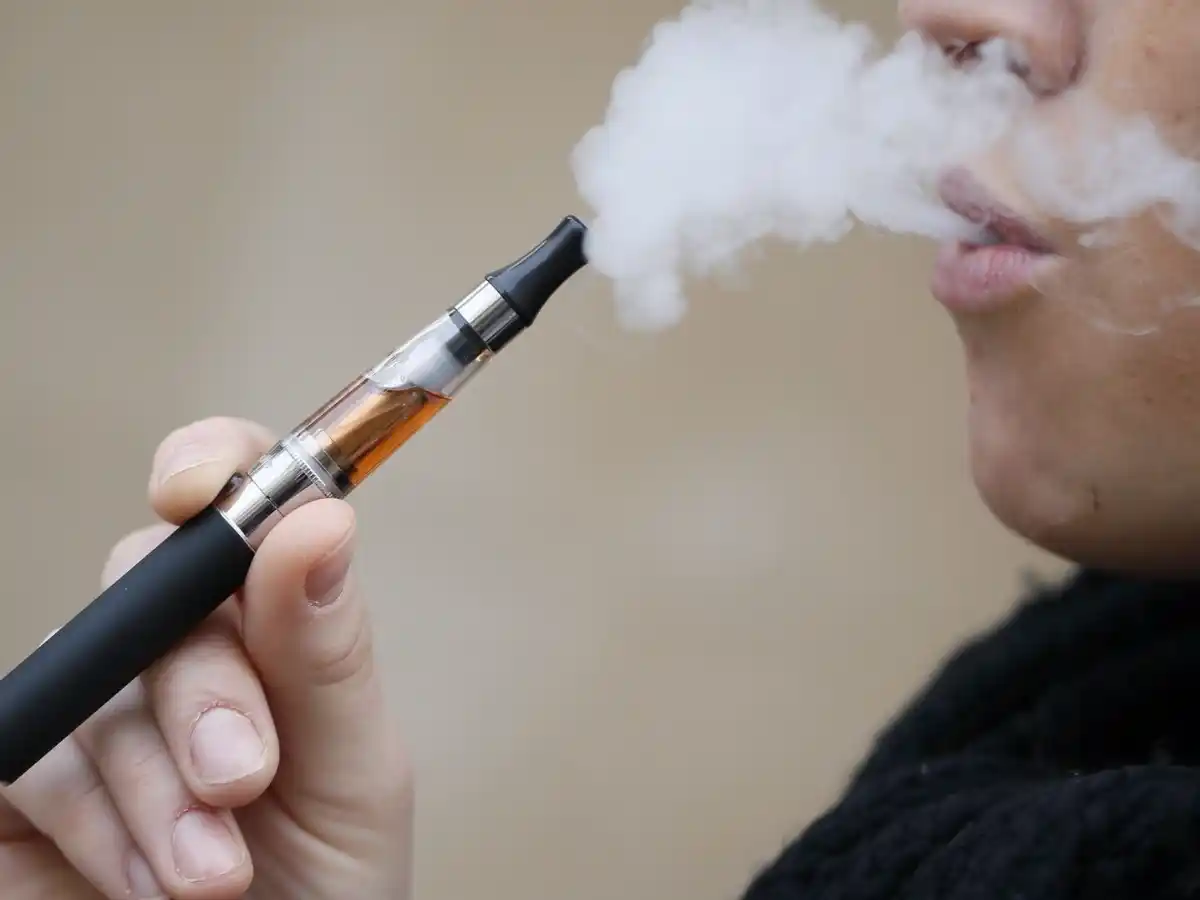 Los cigarrillos electrónicos endurecen las arterias y aumentan la presión arterial y la frecuencia cardíaca