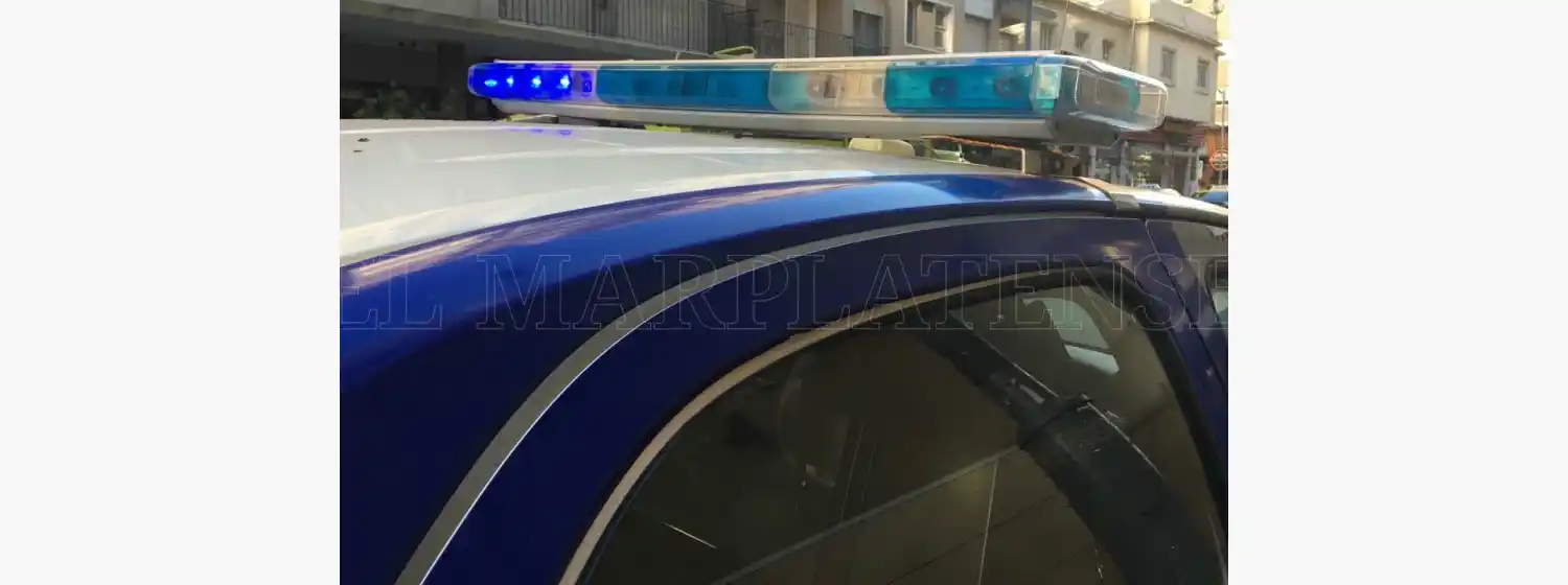 Detuvieron a un hombre por robar dinero, bebidas y cigarrillos