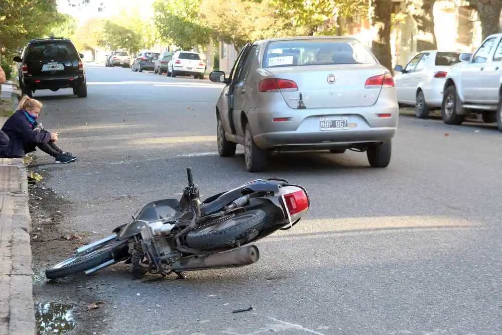 Motociclista sufrió heridas de gravedad, tras un accidente