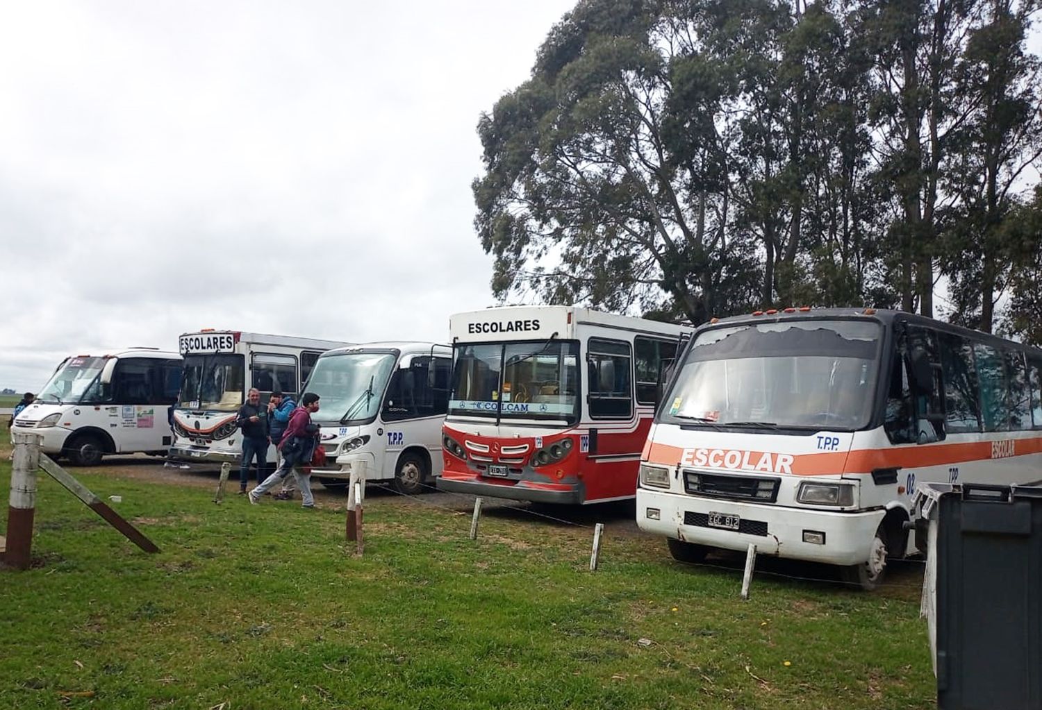 El transporte escolar rural no cumplió con los recorridos y las escuelas de concentración se quedaron sin servicio.