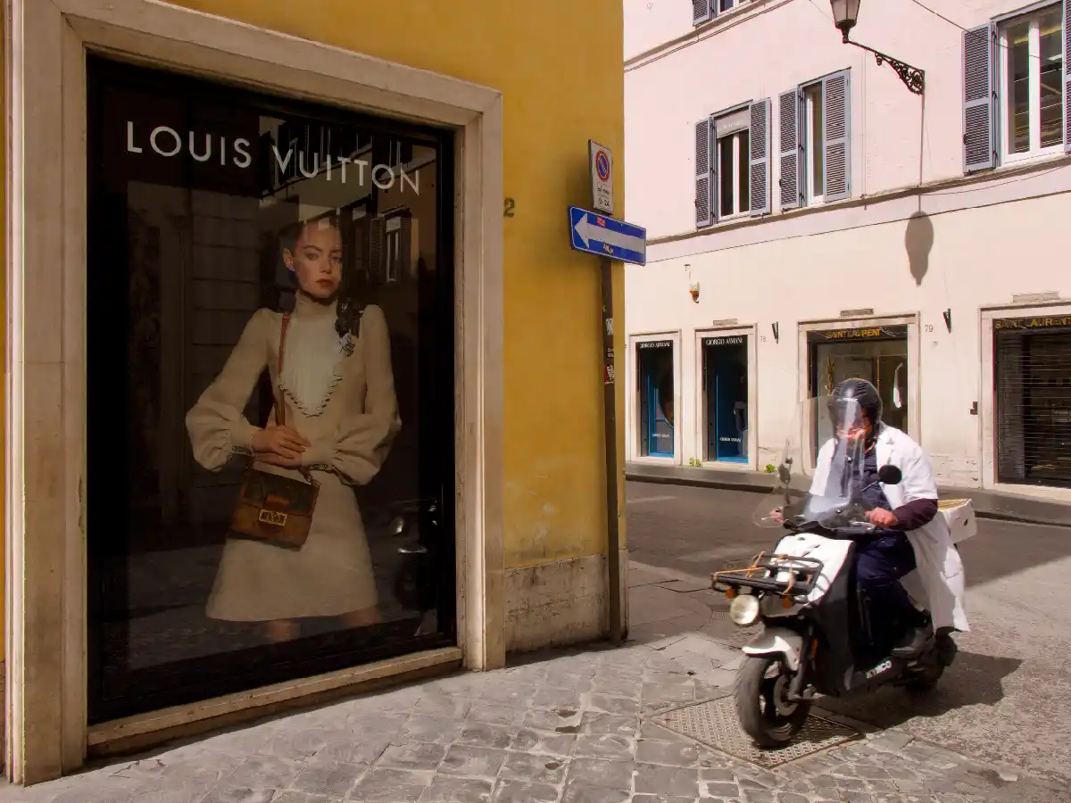 En Italia, las marcas top de la moda se preparan para el "día después" de la pandemia