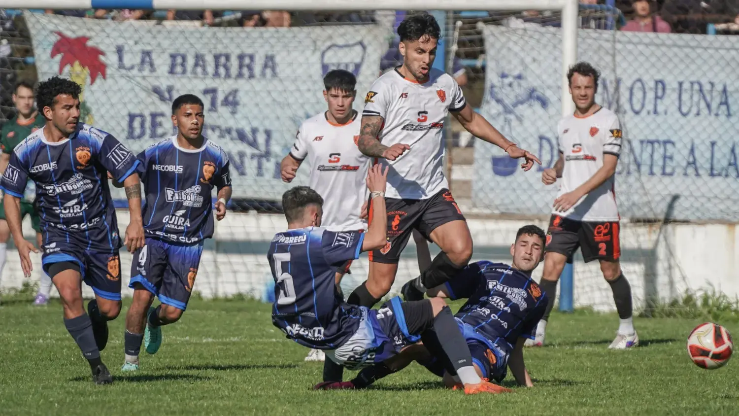 Villa Díaz Vélez y Ministerio empataron en cancha del "Naranja"