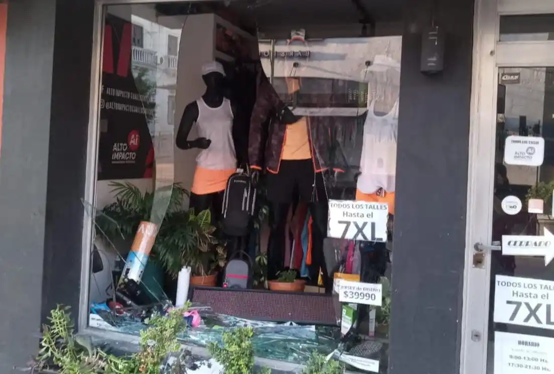 detenidos vidriera rota - 1