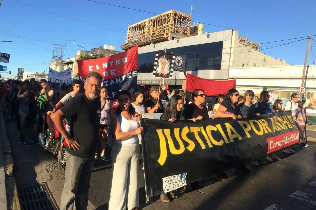 A 6 meses del crimen de Anahí Benitez, vecinos marcharon en Lomas de Zamora