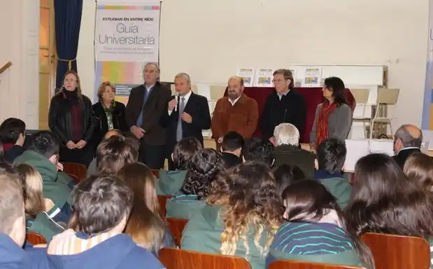 Alumnos secundarios recibieron las guías universitarias con la oferta educativa entrerriana