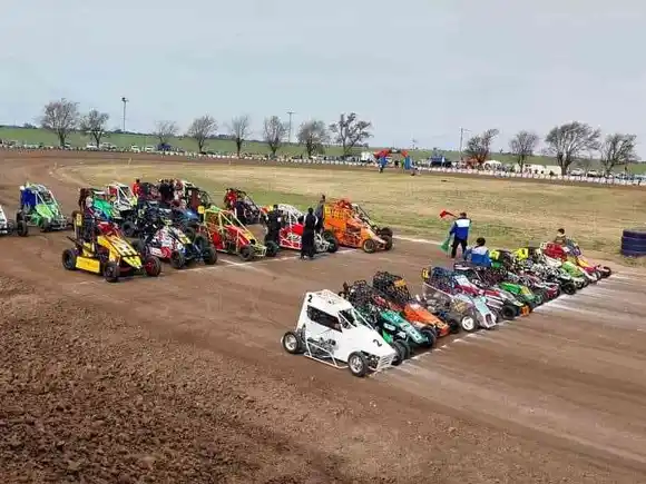 Fin de semana a puro motor y turf en la región