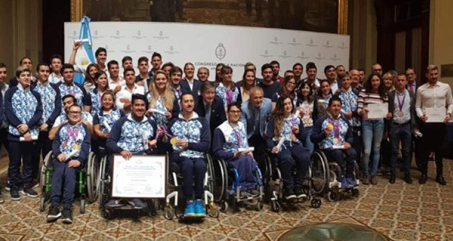 Eugenia Bosco, Gonzalo Carreras y Silvio Velo estuvieron en el reconocimiento del Congreso a los medallistas en Lima 2019