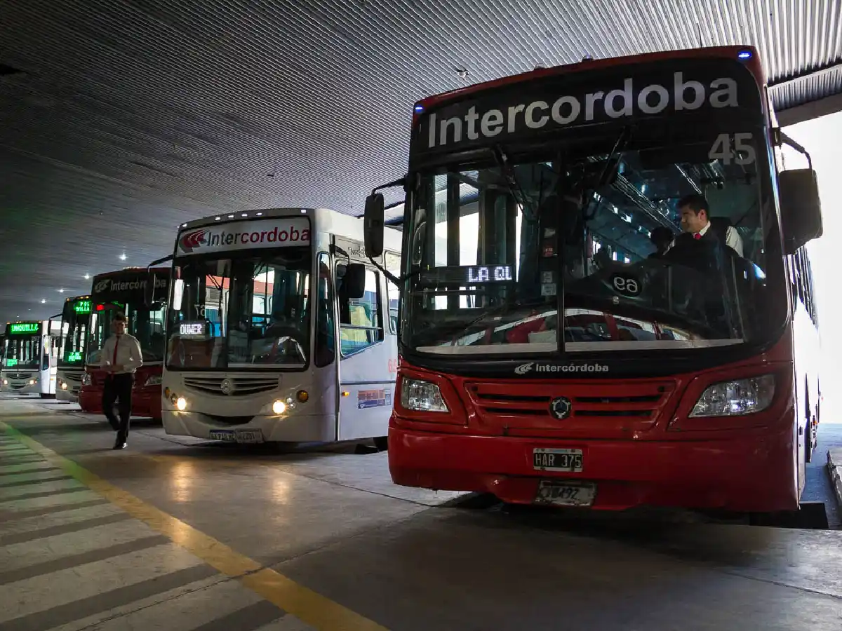 Levantan el paro de transporte interurbano de Córdoba