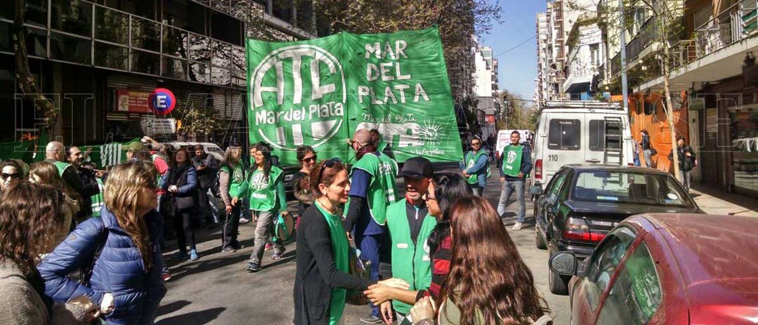 Empleados estatales rechazaron aumento del 2,9%