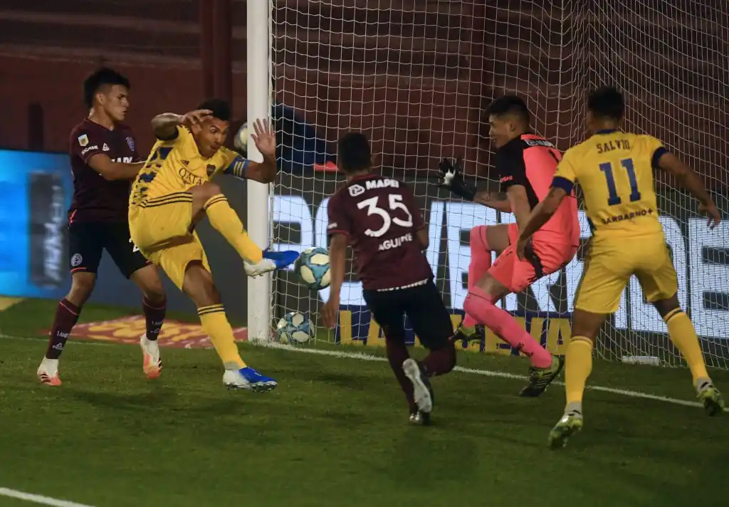 Boca comenzó con buen pie en cancha de Lanús