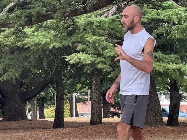 El kinesiólogo Gastón Tello lideró la actividad.