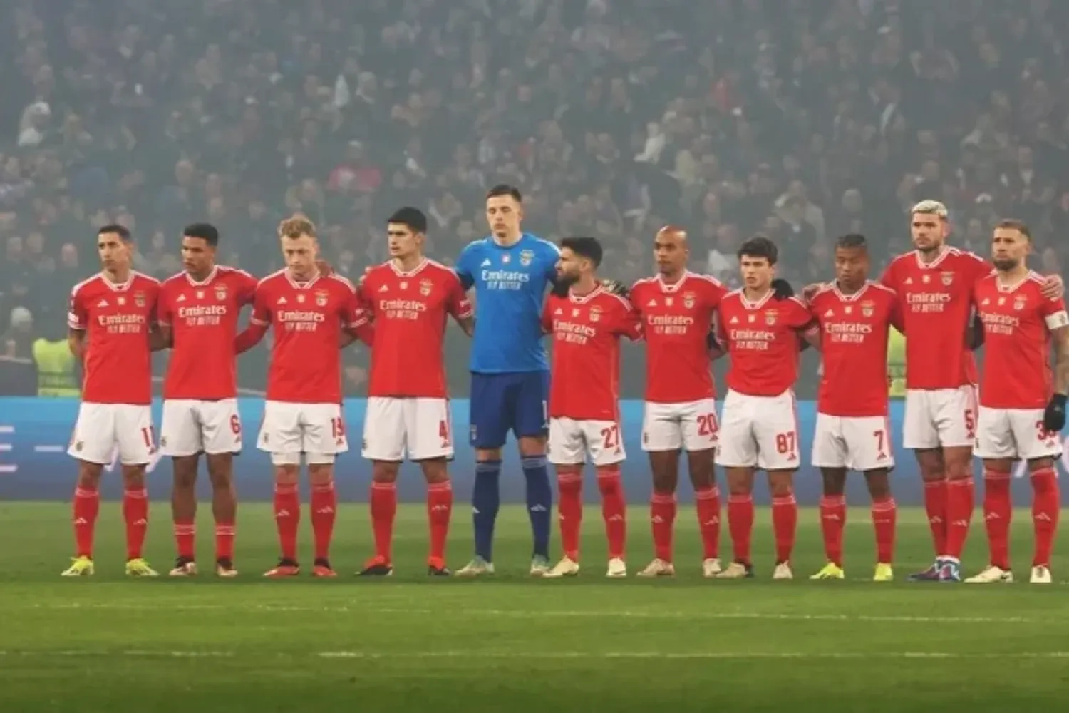 Benfica, con Otamendi y Di María, avanzó a octavos de final