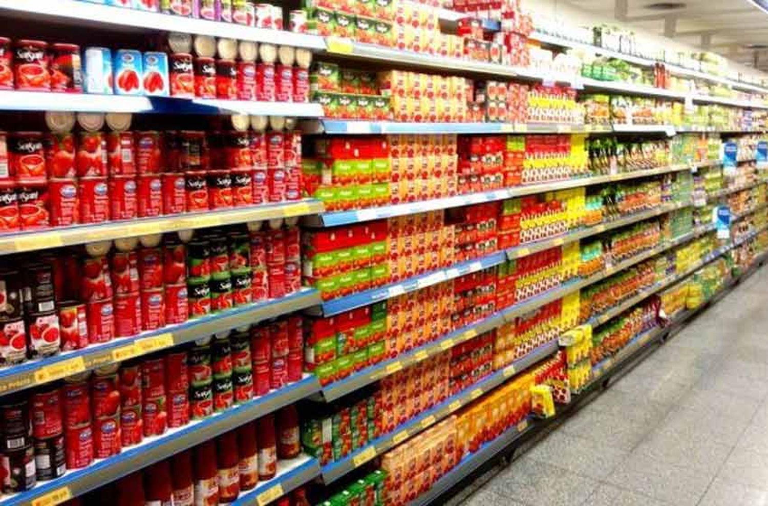 Los precios de los alimentos aumentaron casi 4 veces del campo a la góndola en abril