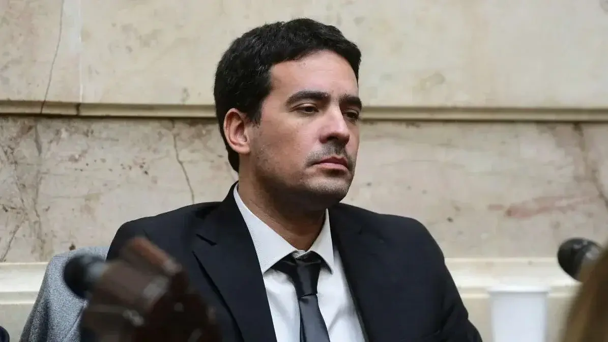 Más problemas para el Gobierno por parte de Ravier.