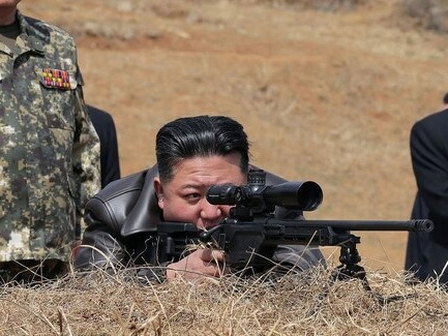 Kim Jong-un disparó un rifle de francotirador
