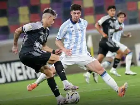 Racing resignó puntos importantes en Santiago.