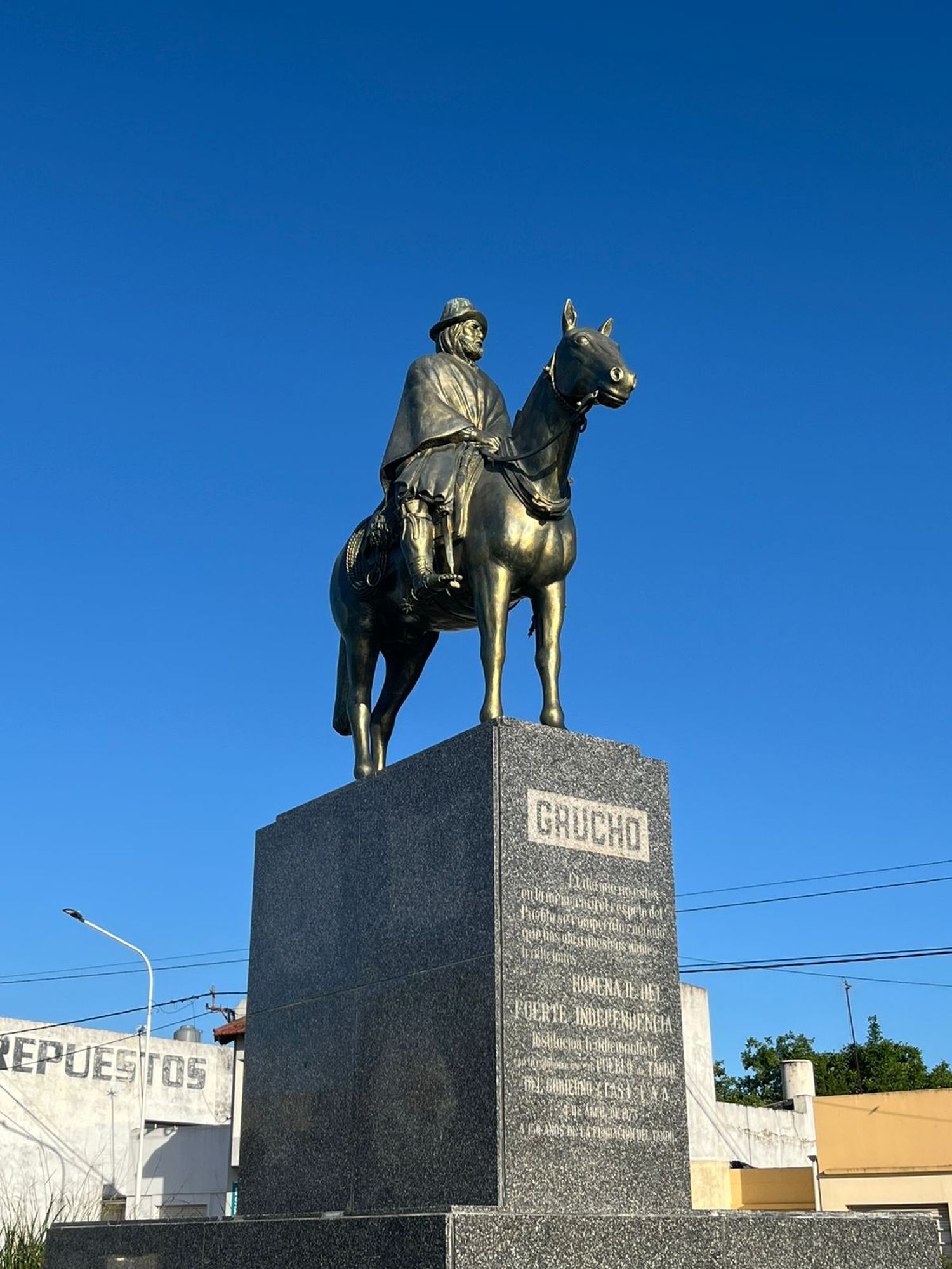 Monumento al gaucho - 2